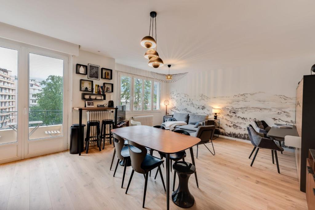 Restaurant o un lloc per menjar a L'Hiba - 2-room apartment for 4 people in the centre of Annecy