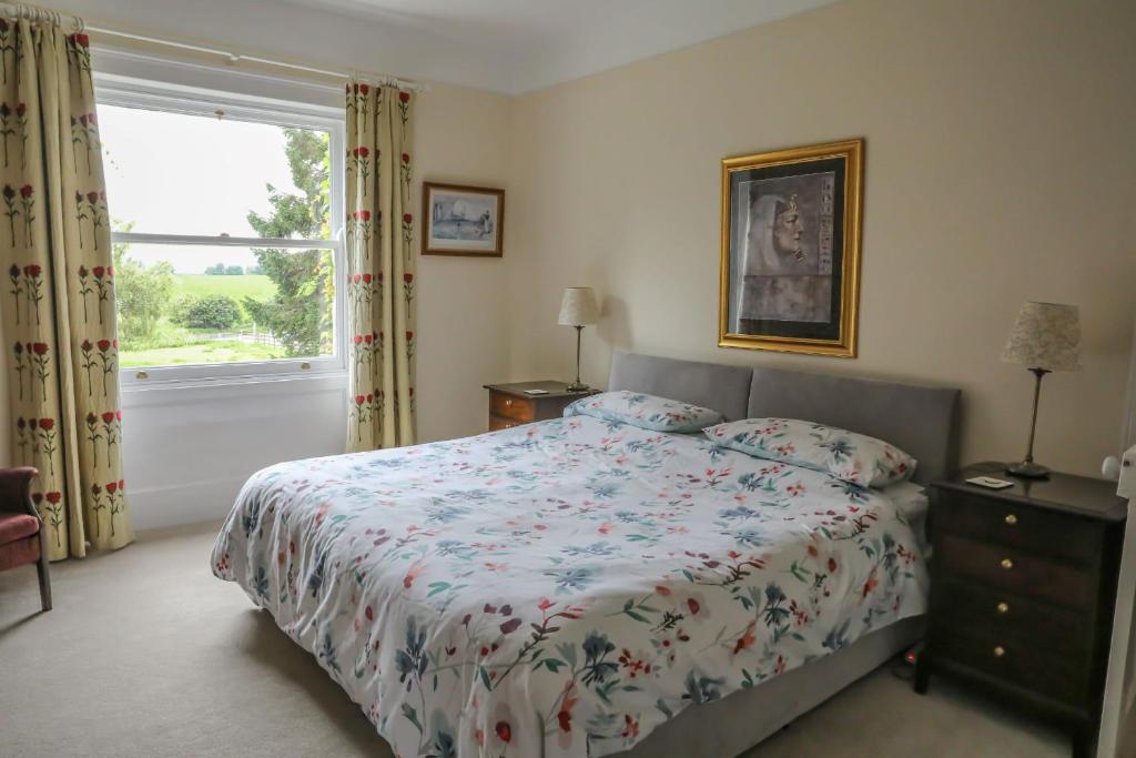 a bedroom with a bed and a window at Croxton House in Kirmington