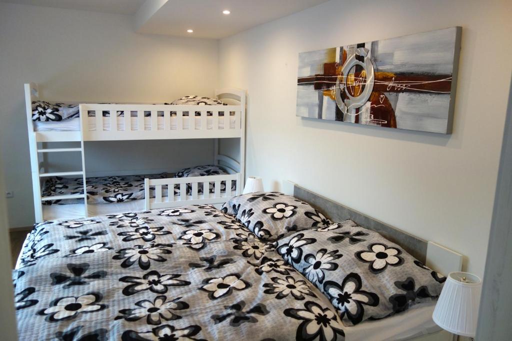 Posteľ alebo postele v izbe v ubytovaní Apartmány pod Soláněm