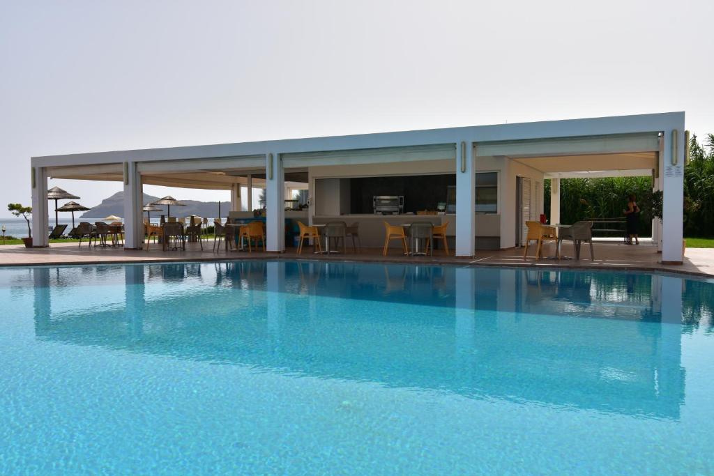 Bazén v ubytování Geraniotis Hotel and Resort nebo v jeho okolí