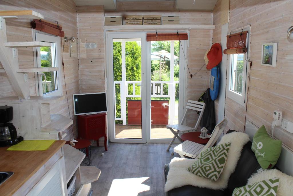 TV a/nebo společenská místnost v ubytování tinyhouse-dangast 1