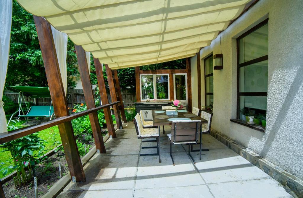 Balkón nebo terasa v ubytování Casa Traian