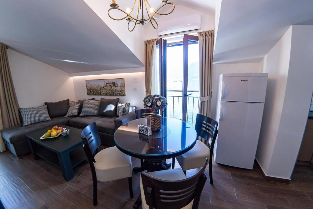 Kuchyň nebo kuchyňský kout v ubytování Summer home Morinj