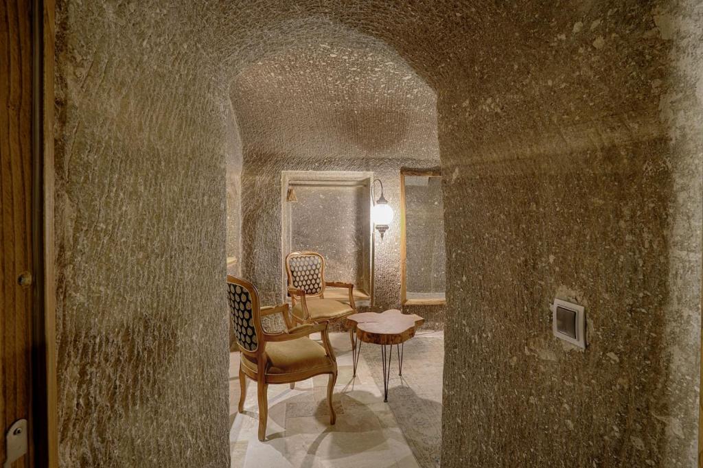 Hera Cave Suites - 16