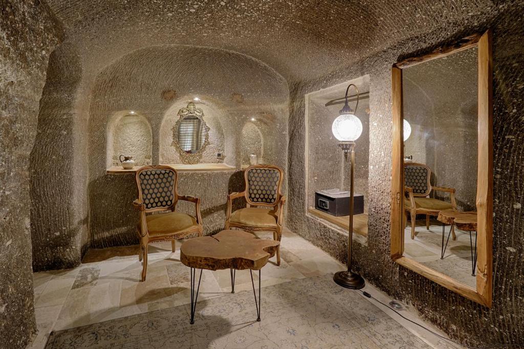 Hera Cave Suites - 17