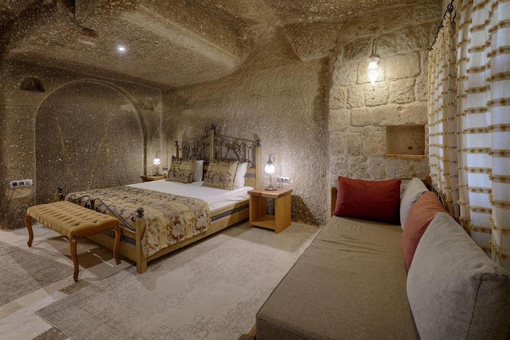 Hera Cave Suites - 19