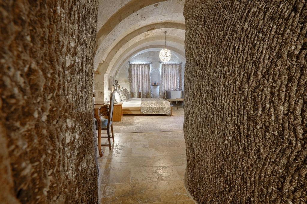 Hera Cave Suites - 11