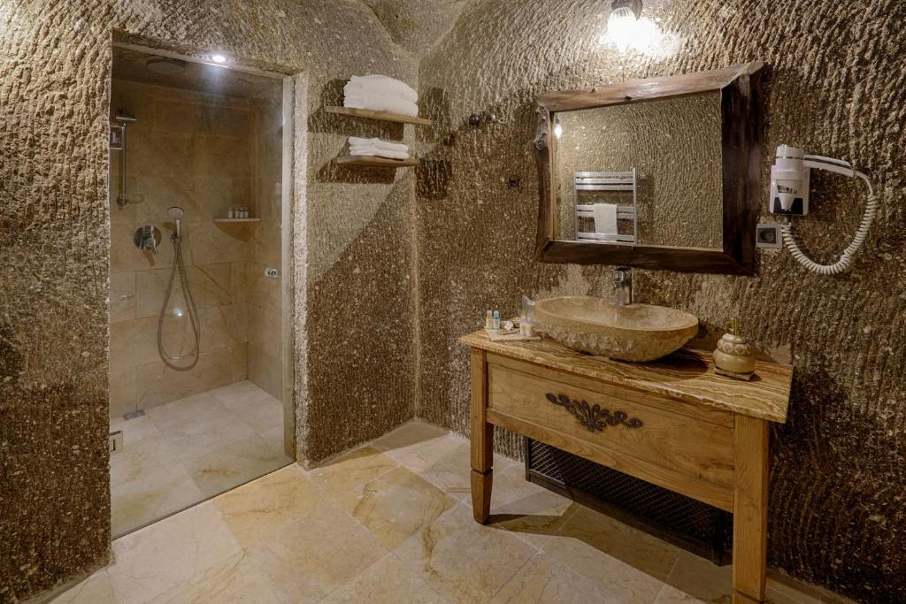 Hera Cave Suites - 2