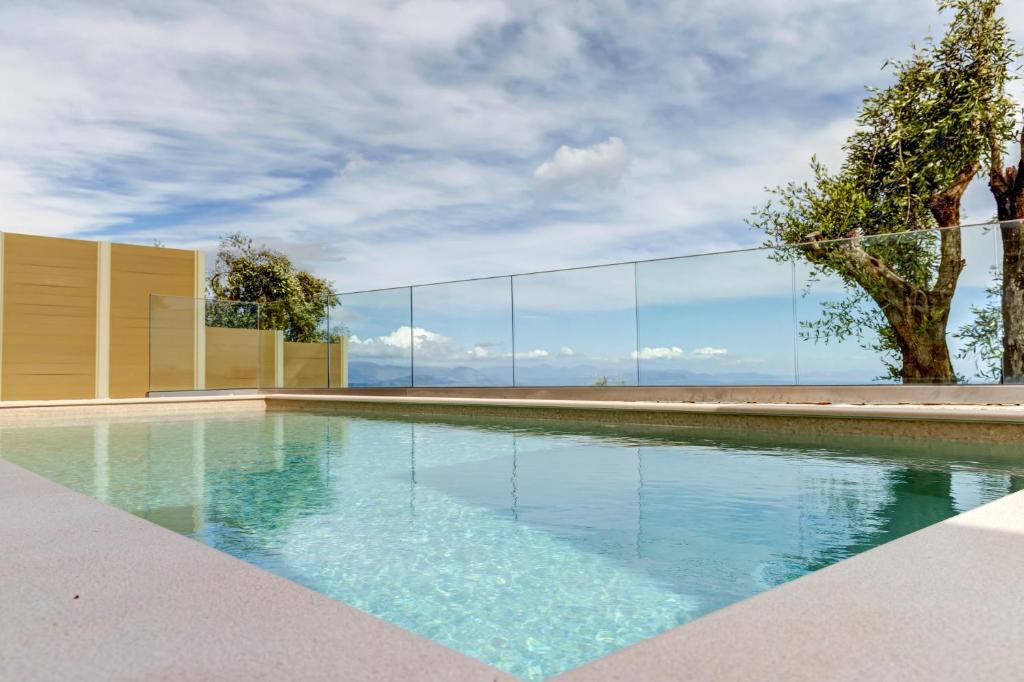 Bazén v ubytování Bolla D'Oro Luxury Villas nebo v jeho okolí