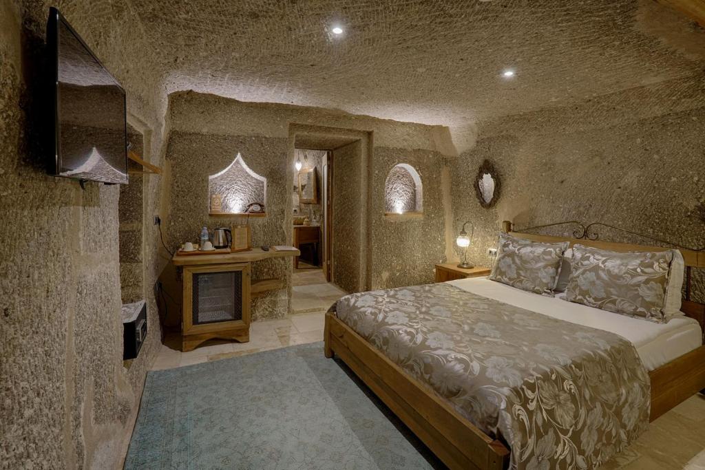 Postel nebo postele na pokoji v ubytování Hera Cave Suites