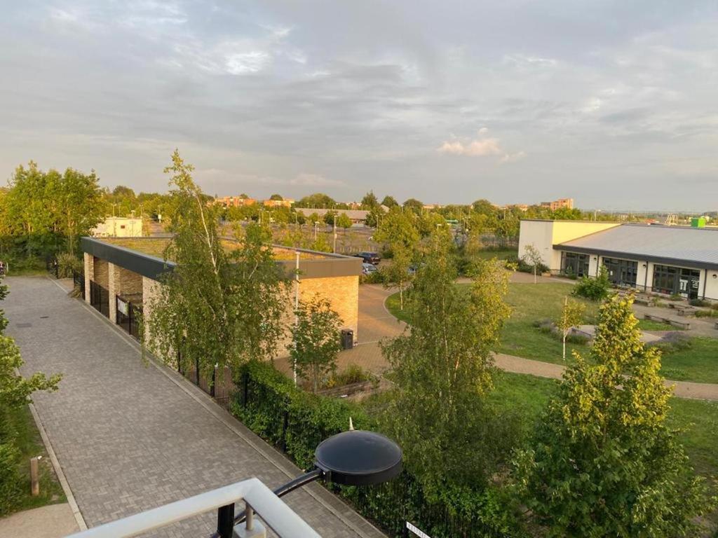 Gallery image of Contemporary Trumpington Apartment with Self Check-in ,FREE On-site Parking, Terrace, SUPER Fast WIFI & 5 mins drive to Papworth & Addenbrookes hospitals in Cambridge