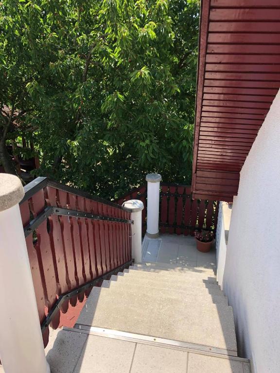 Balkón alebo terasa v ubytovaní Major család apartman