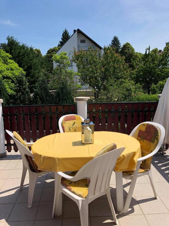 Balkón alebo terasa v ubytovaní Major család apartman