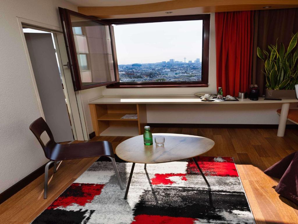 Nespecifikovaný výhled na hory nebo výhled na hory při pohledu z hotelu