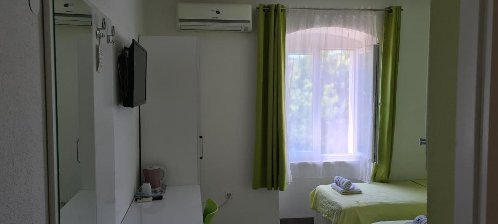 TV a/nebo společenská místnost v ubytování Nirvana Rooms & Apartments