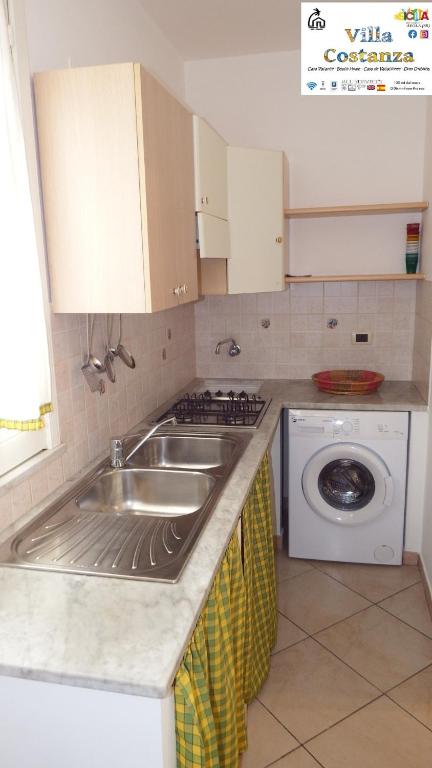 Kuchnia lub aneks kuchenny w obiekcie Villa Costanza Casa Vacanze