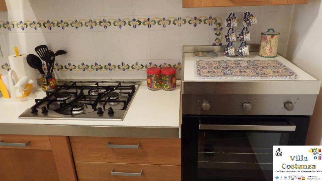 Kuchnia lub aneks kuchenny w obiekcie Villa Costanza Casa Vacanze