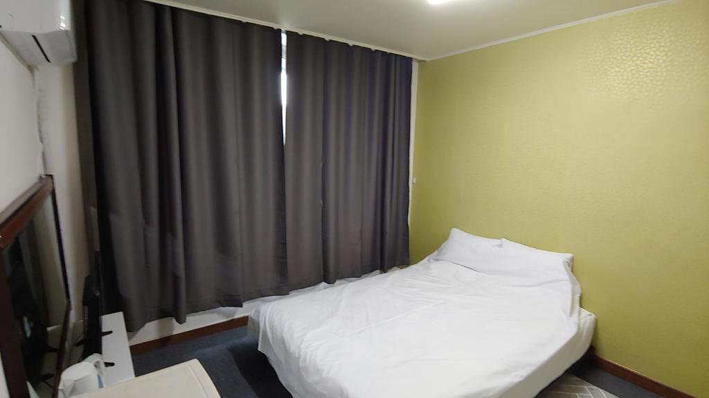 Postel nebo postele na pokoji v ubytování Bandal Book & Stay