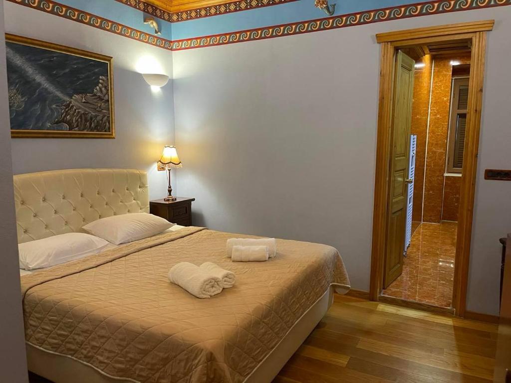 Postel nebo postele na pokoji v ubytování Kyveli Suites