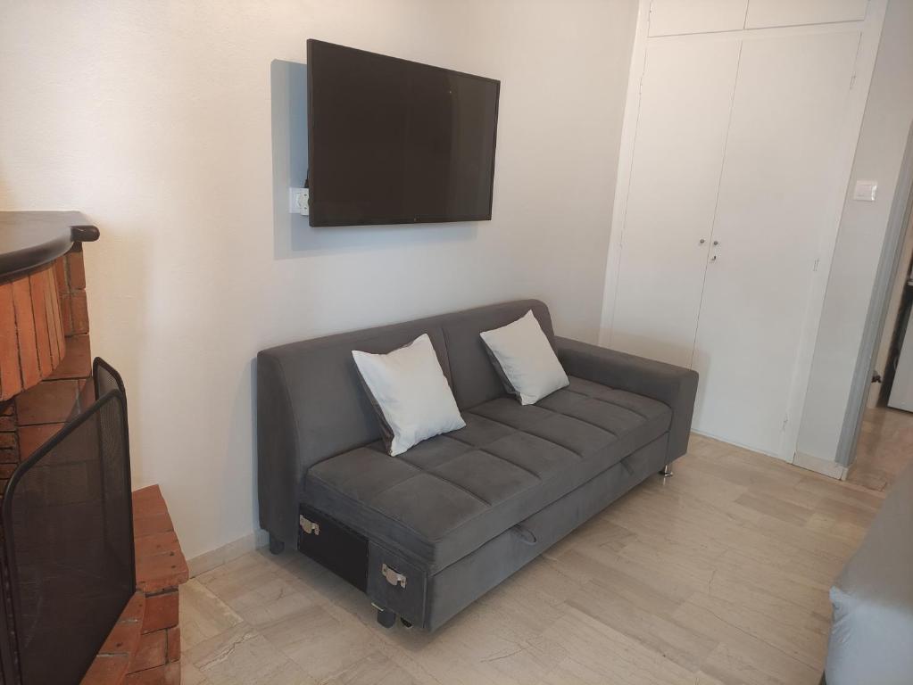 Televízia a/alebo spoločenská miestnosť v ubytovaní Studio Sunset