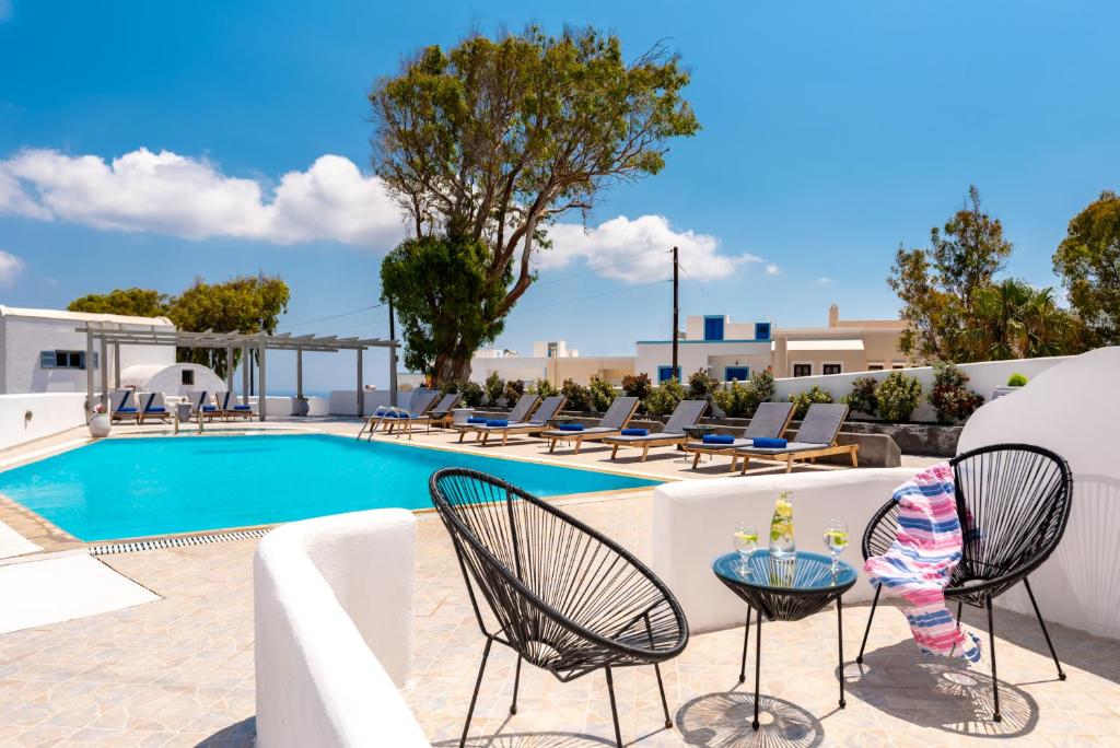 Bazén v ubytování Kalisperis Hotel nebo v jeho okolí