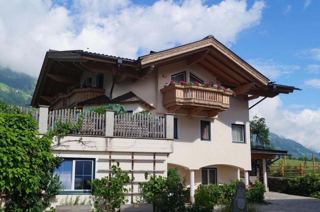 Nespecifikovaný výhled na hory nebo výhled na hory při pohledu z apartmánu