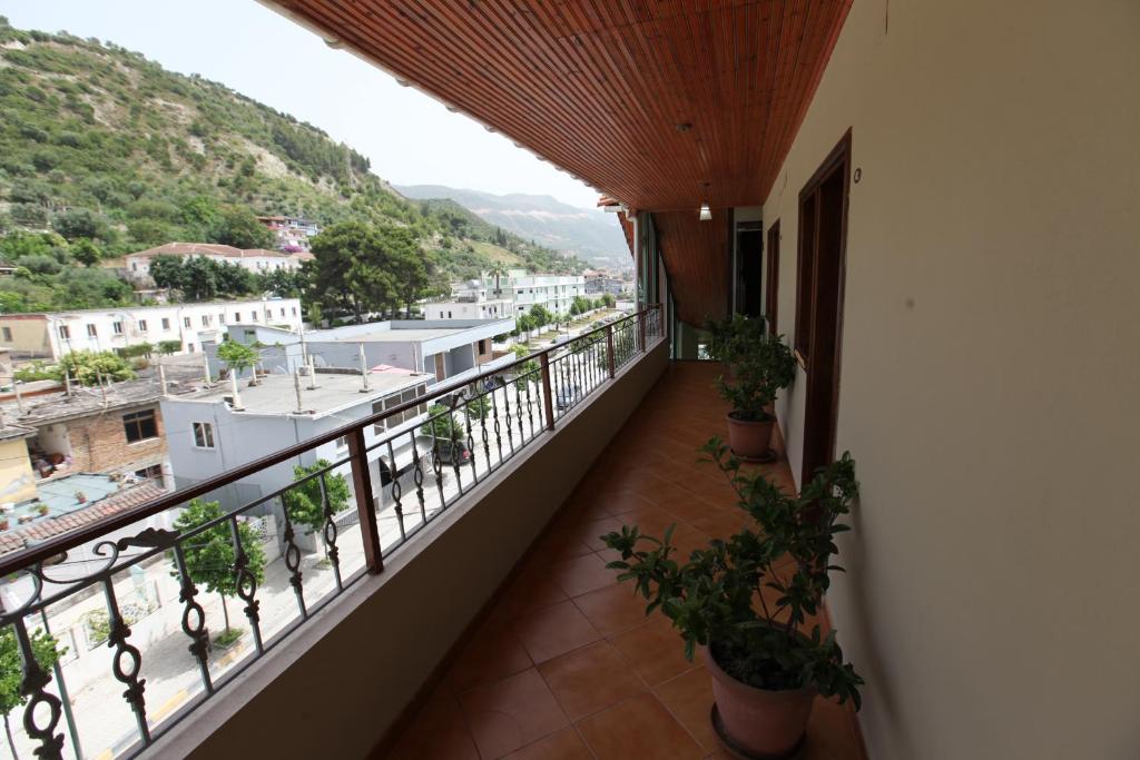 Nespecifikovaný výhled na hory nebo výhled na hory při pohledu z hotelu