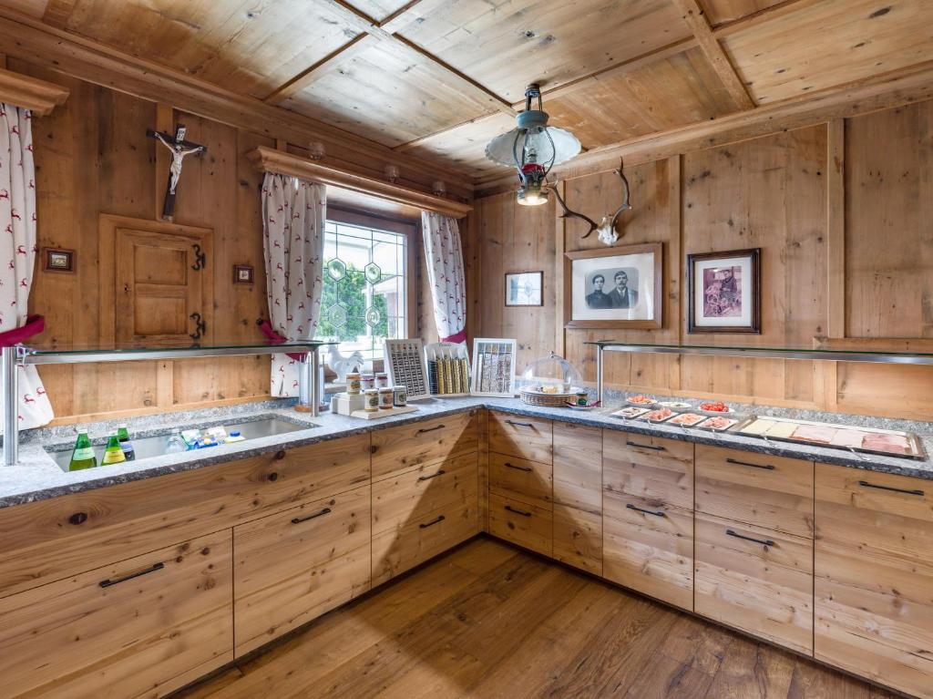 A kitchen or kitchenette at Hotel Glockenstuhl