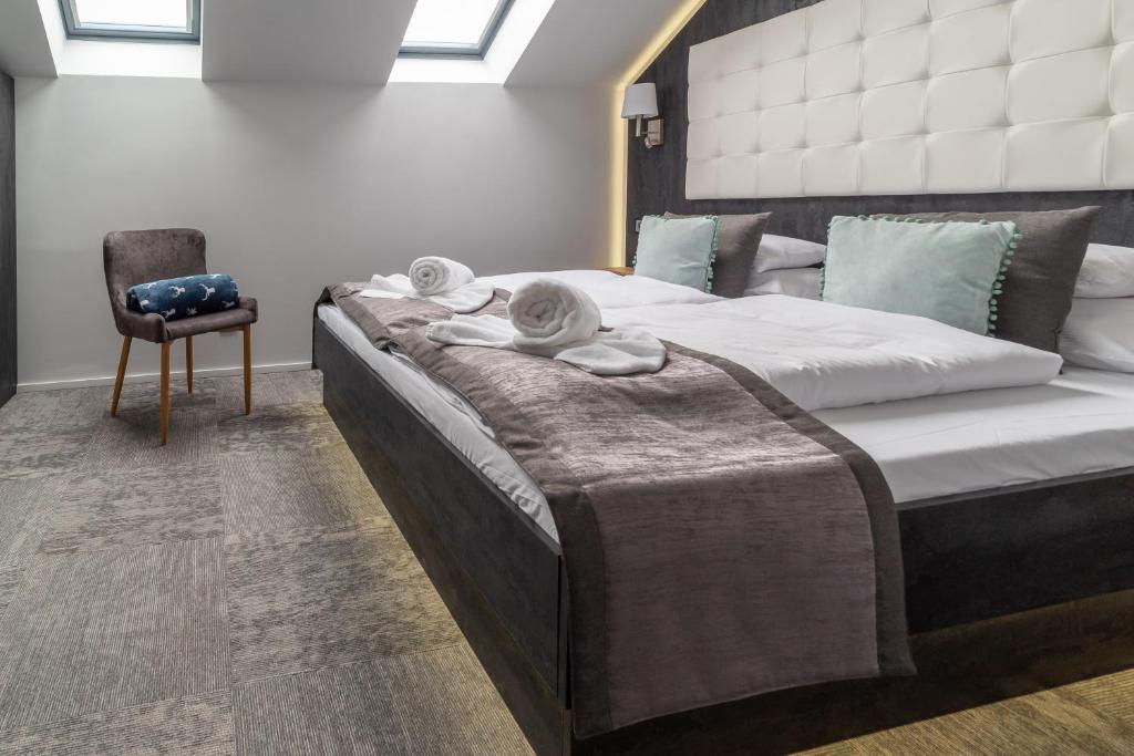 Postel nebo postele na pokoji v ubytování Arany Apartman Miskolc