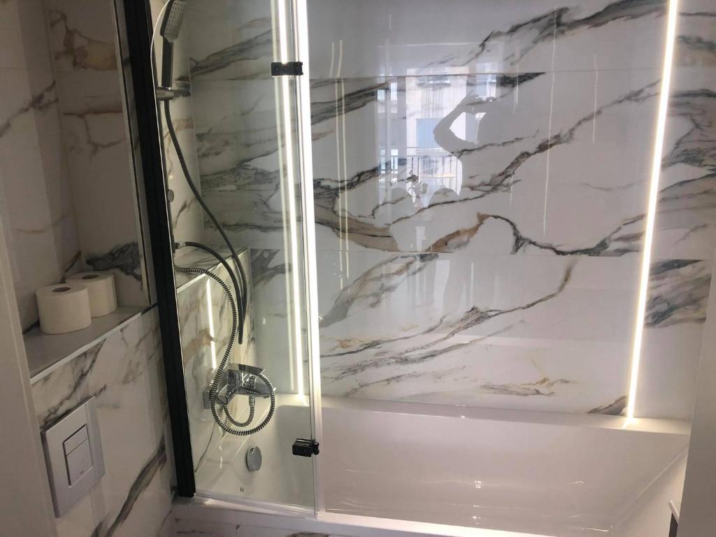 Et badeværelse på Apartament 500 bulwary Stare Miasto Apartamenty No 1