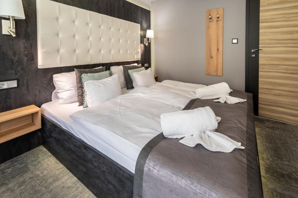 Postel nebo postele na pokoji v ubytování Arany Apartman Miskolc