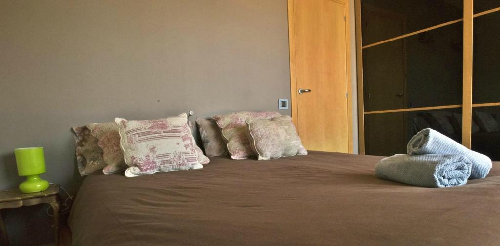 A bed or beds in a room at Los Condes Penthouse by Hello Homes Sitges