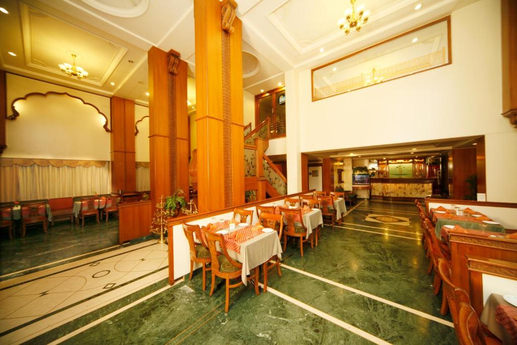Restaurace v ubytování Hotel Shree Panchratna Pune