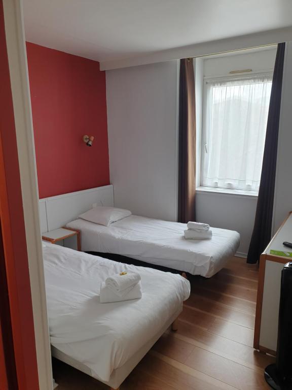 Postel nebo postele na pokoji v ubytování Hôtel Hermance