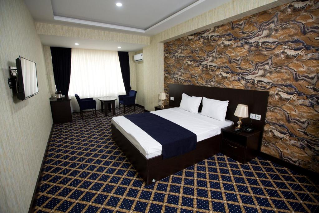 Ліжко або ліжка в номері Kristal Inn Hotel