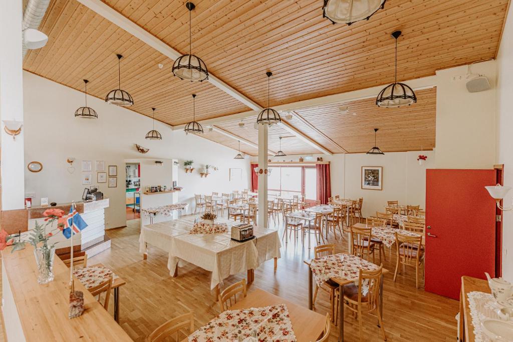 Restaurace v ubytování Narfastadir Guesthouse