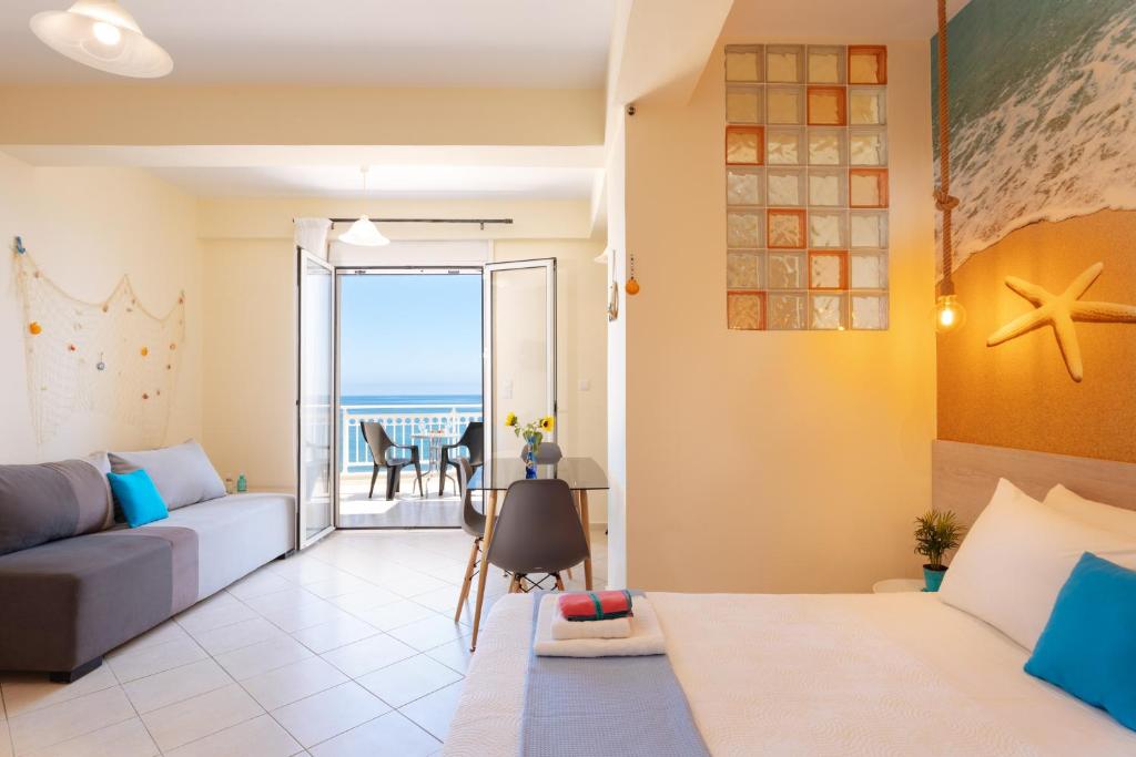 Posteľ alebo postele v izbe v ubytovaní SEPERI sea & sun