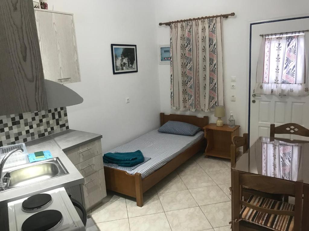 Postel nebo postele na pokoji v ubytování Asimina Studios