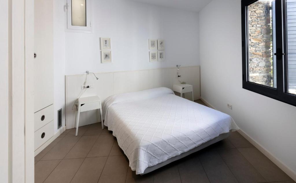 Cadaqués White Sea Apartments, Spain - Booking.com