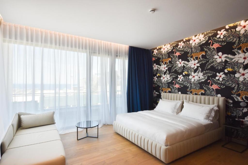 Postel nebo postele na pokoji v ubytování Flamingo Beach Hotel & Spa