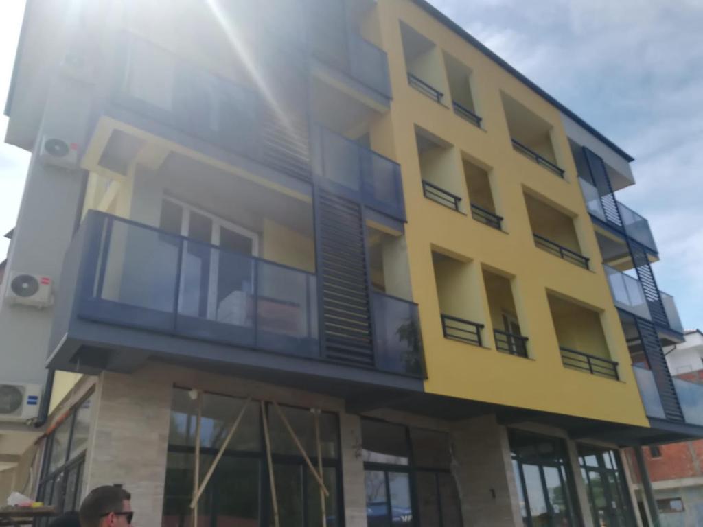 Budova, kde se aparthotel nachází