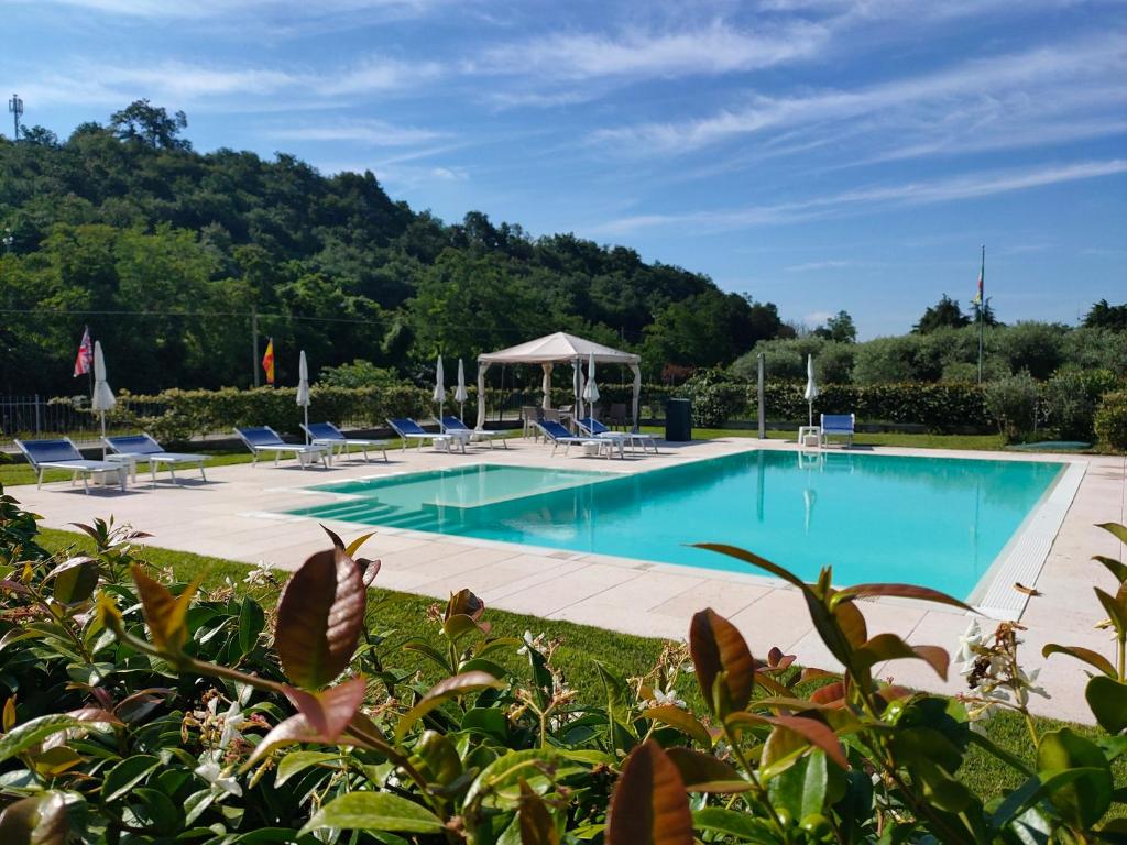 Bazén v ubytování Hotel Agli Ulivi nebo v jeho okolí