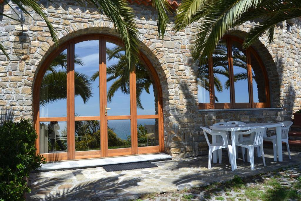 A garden outside Le Terrazze Appartamenti Vacanze
