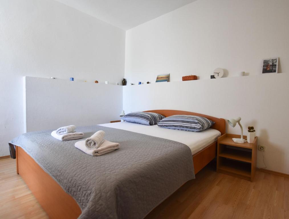 Säng eller sängar i ett rum på Apartment Murva