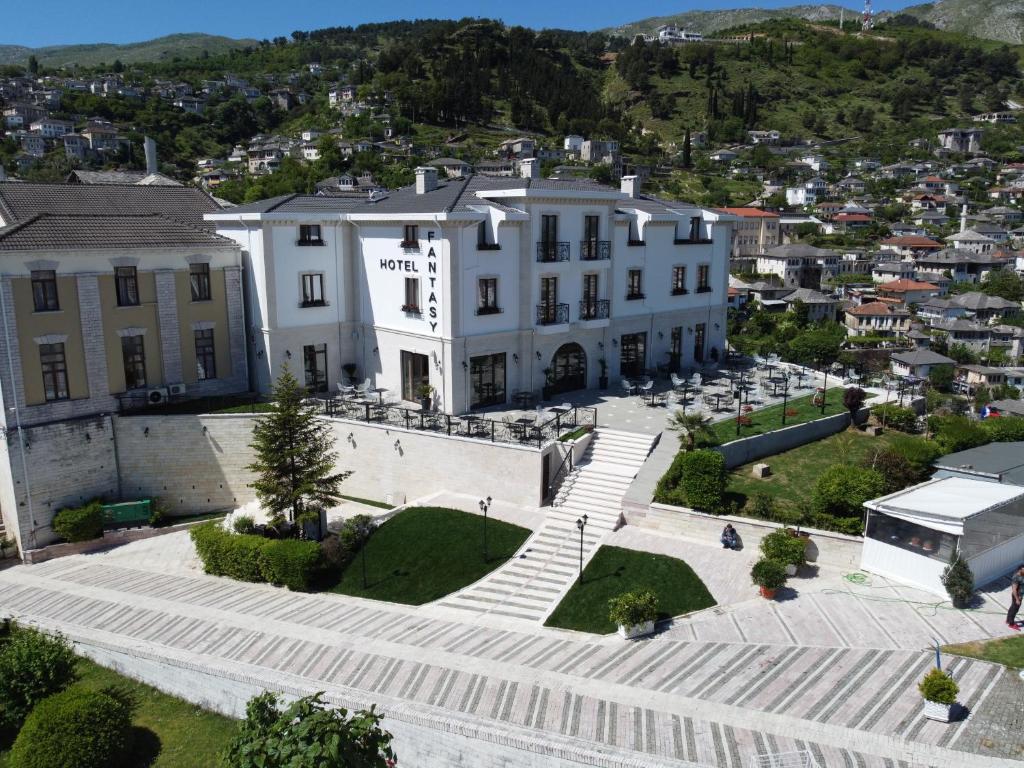 Nespecifikovaný výhled na hory nebo výhled na hory při pohledu z hotelu
