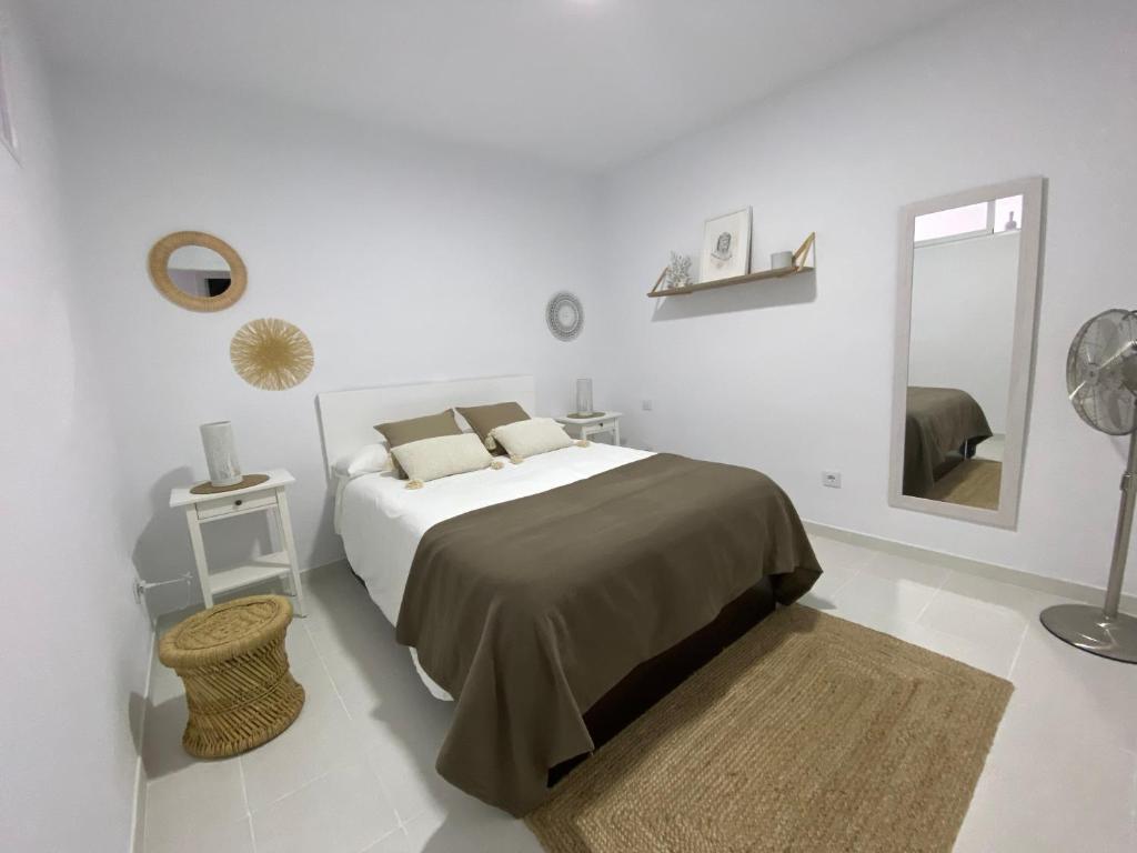 A bed or beds in a room at Apartamento en Apartaclub La Barrosa