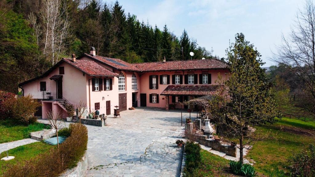 a large house with a driveway in front of it at Cascina Bolichin in Rodello