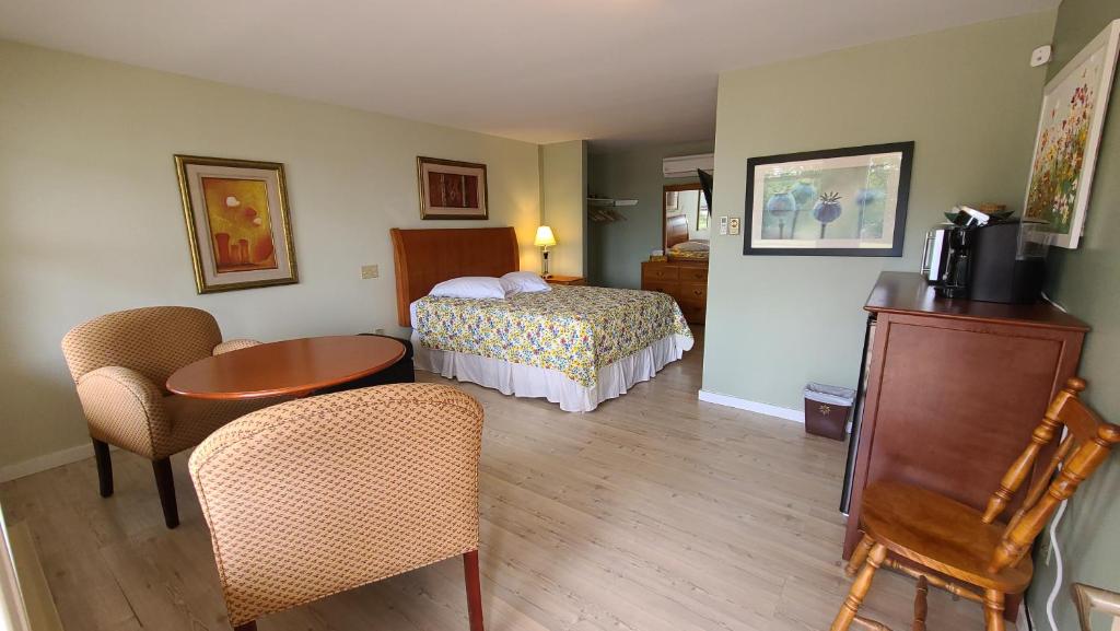 Postel nebo postele na pokoji v ubytování Bouctouche Bay Inn