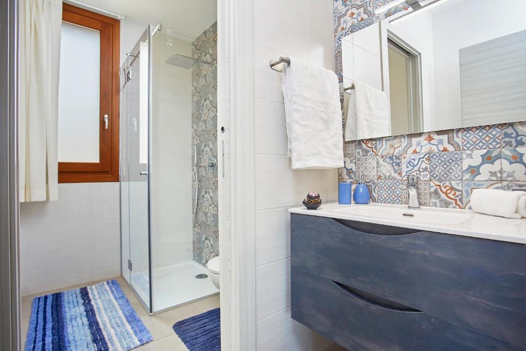 A bathroom at Villa Etesiae