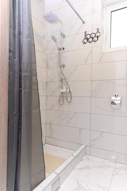 Kupaonica u objektu Apartman N&P